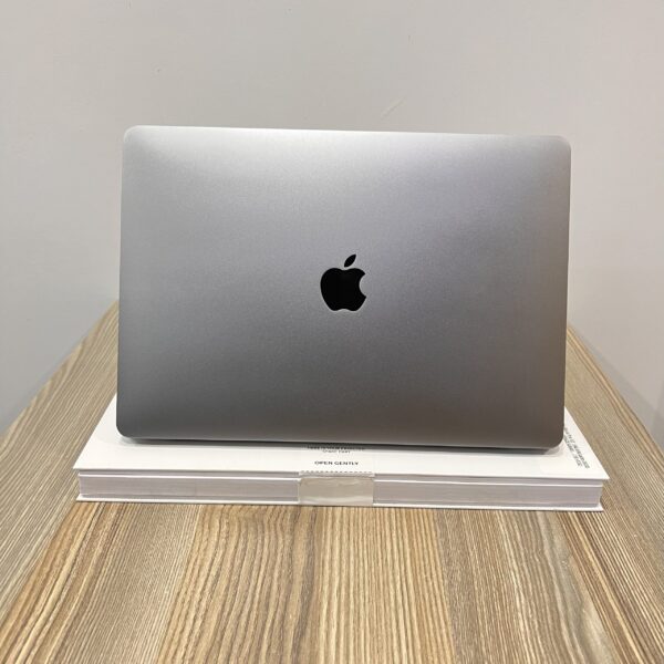 Apple MacBook Pro 13-inch (Late 2020, A2338) | Laptop | 13.3-inch Retina Display | Apple M1 chip | 16GB Unified Memory | 256GB SSD